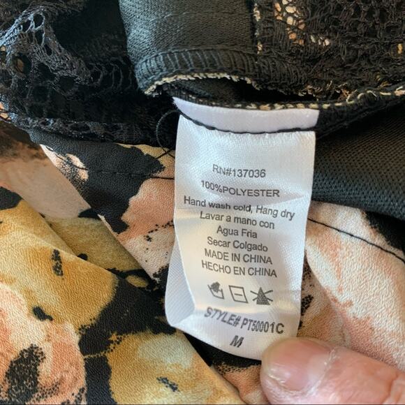 Paper crane Floral Lace Shorts Size Medium - Picture 8 of 9